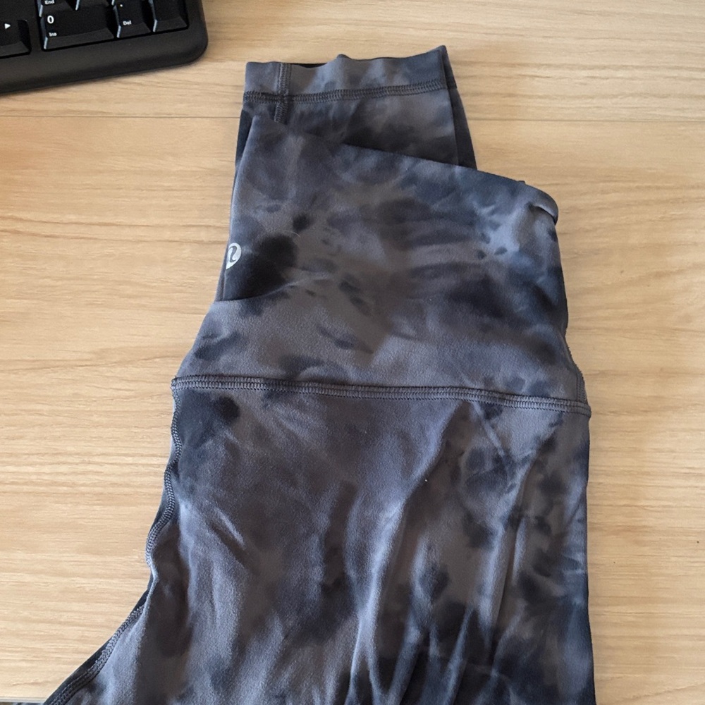 Lululemon Tie-Dye Align Leggings - size 6 - Picture 2 of 5